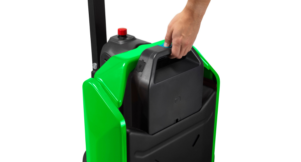 Transpalette &eacute;lectrique P013 - P015 I pour vos op&eacute;rations de manutention en Is&egrave;re et Rh&ocirc;ne-Alpes