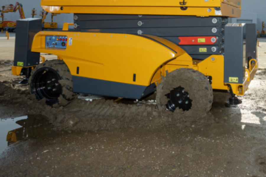 Nacelle ciseaux COMPACT DX : Performance Tout-Terrain pour Travaux en Extérieur en Isère et Rhône -Alpes