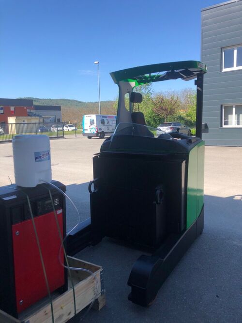 chariot &agrave; m&acirc;t r&eacute;tractable BT RRE250e E003223