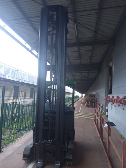 chariot &agrave; m&acirc;t r&eacute;tractable BT RRE250e E003223