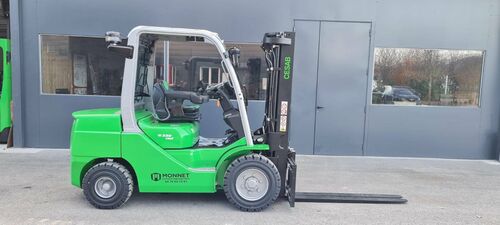 chariot &eacute;l&eacute;vateur diesel CESAB M330DV E000335