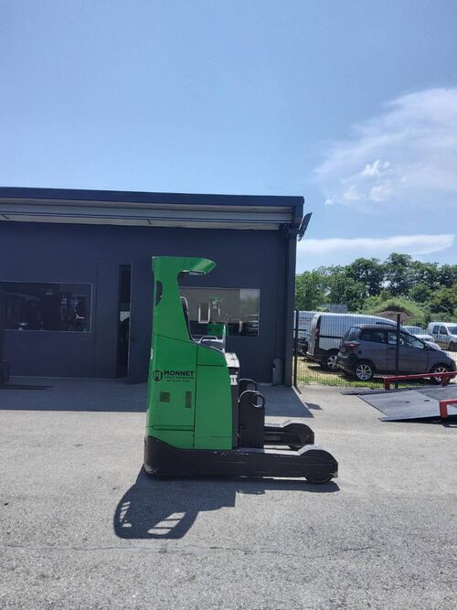 chariot &agrave; m&acirc;t r&eacute;tractable BT RRE250 3544