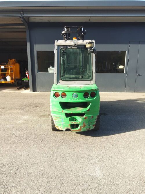 chariot élévateur diesel CESAB M330D 2470