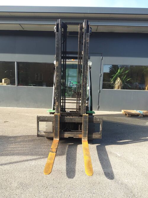 chariot élévateur diesel CESAB M330D 2470