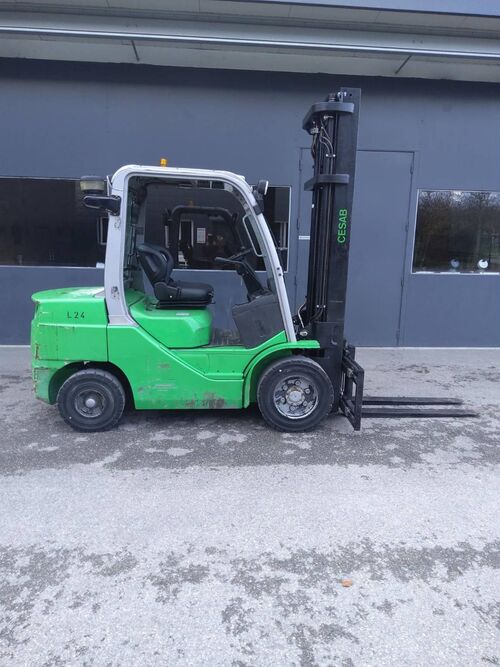 chariot élévateur diesel CESAB M330D 2470