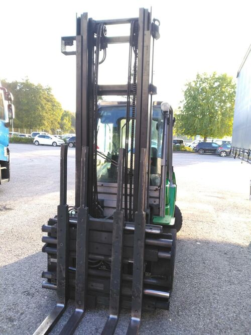 chariot élévateur diesel CESAB M335D 2401