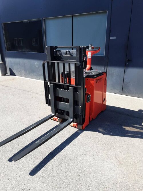 gerbeur &eacute;lectrique Linde L-06-AC E005671