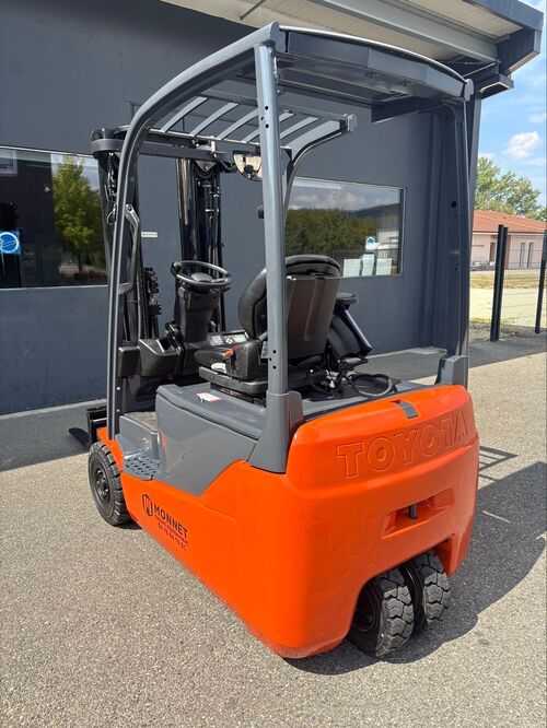 chariot &eacute;l&eacute;vateur &eacute;lectrique Toyota 8FBE16T E007414
