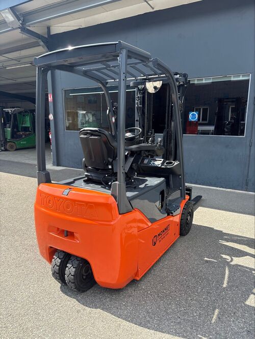 chariot &eacute;l&eacute;vateur &eacute;lectrique Toyota 8FBE16T E007414