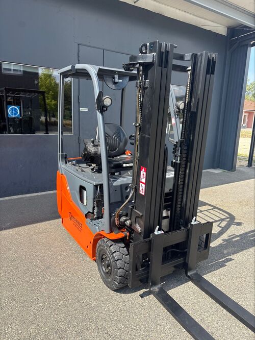 chariot &eacute;l&eacute;vateur &eacute;lectrique Toyota 8FBE16T E007414