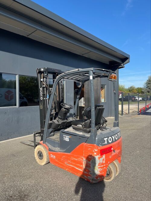 chariot &eacute;l&eacute;vateur &eacute;lectrique Toyota 8FBEK16T E007413