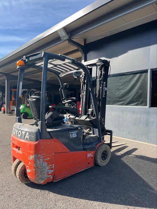 chariot &eacute;l&eacute;vateur &eacute;lectrique Toyota 8FBEK16T E007413