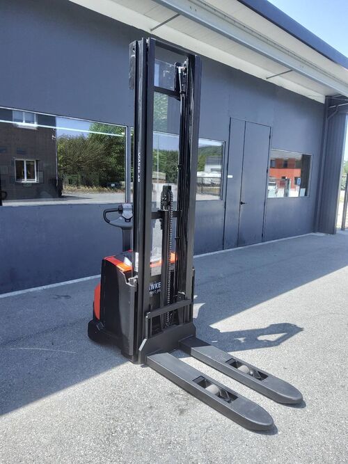 gerbeur &eacute;lectrique BT SWE140 E007410